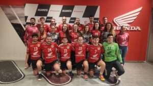Els primers equips sènior masculí i femení visiten les instal·lacions de Akaimoto